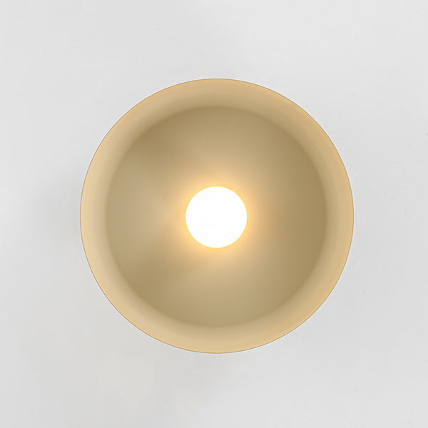 Cremefarben matter, minimalistischer, khakifarbener, flacher Semi-Flush-Mount