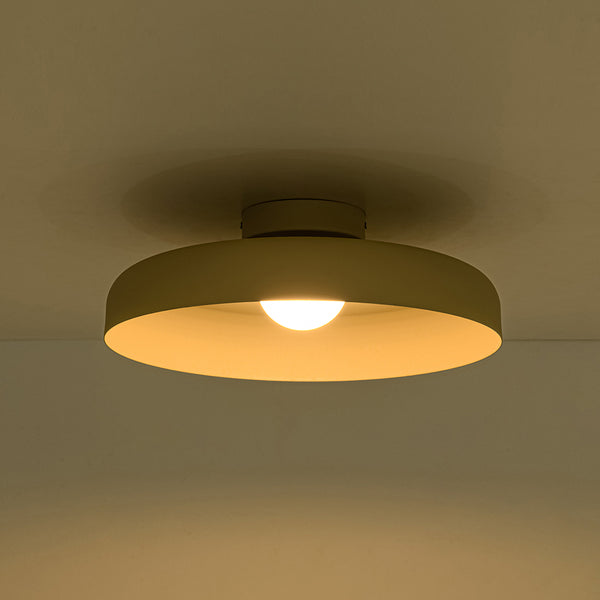 Cremefarben matter, minimalistischer, khakifarbener, flacher Semi-Flush-Mount